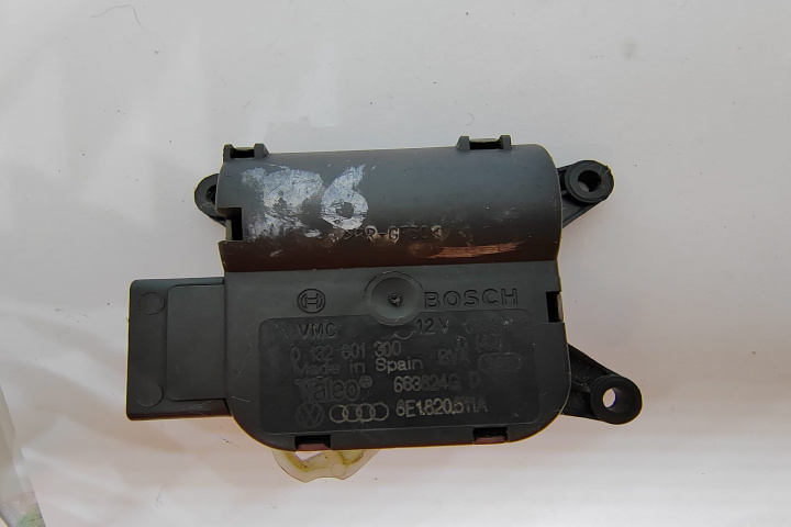 Motoras clapeta aeroterma Bosch 683824G D / 8E1820511A Audi A4 B7 [2004 - 2008]