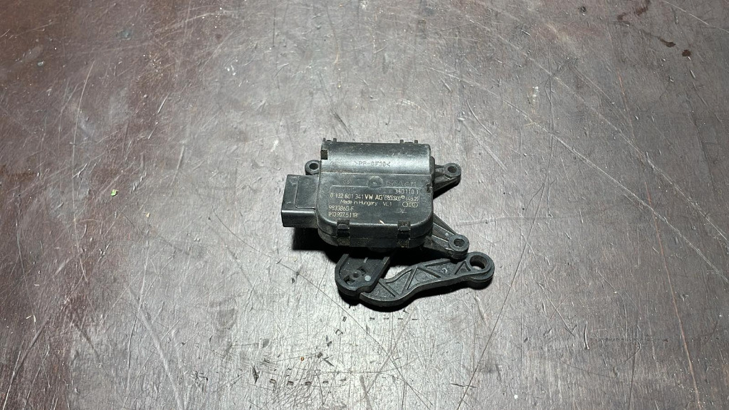 Motoras clapeta aeroterma cod 0132801341 , 1K0907511B pentru VW Audi Skoda Seat
