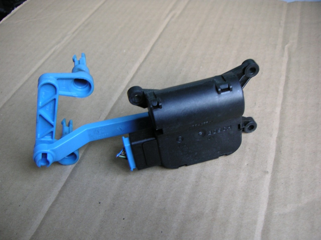 Motoras clapeta aeroterma pentru Audi A4 B6, B7 cod 8E2820511D