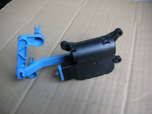 Motoras clapeta aeroterma pentru Audi A4 B6, B7 cod 8E2820511D