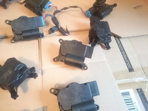 Motoras clapeta aeroterma VW Touareg 7L (2002-2010) Audi Q7 4L (2005-2015) VW Transporter 5