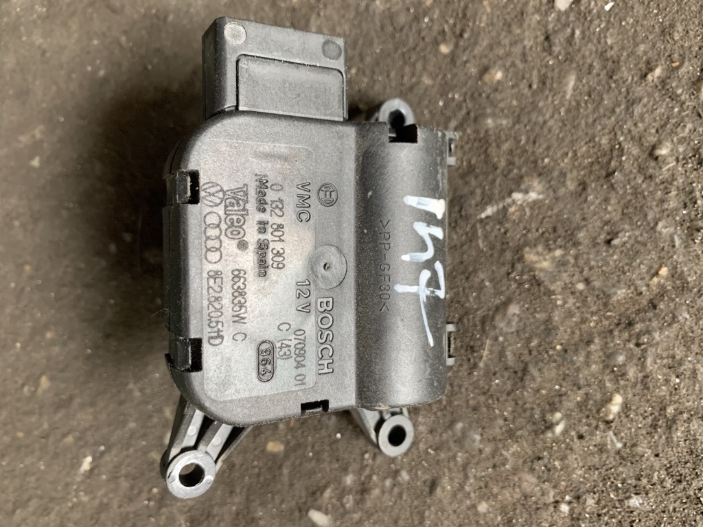 Motoras clapete aeroterma 8E2820511D Audi A4 B7 [2004 - 2008] Avant wagon 5-usi 2.0 multitronic (131 hp) 2.0 - ALT