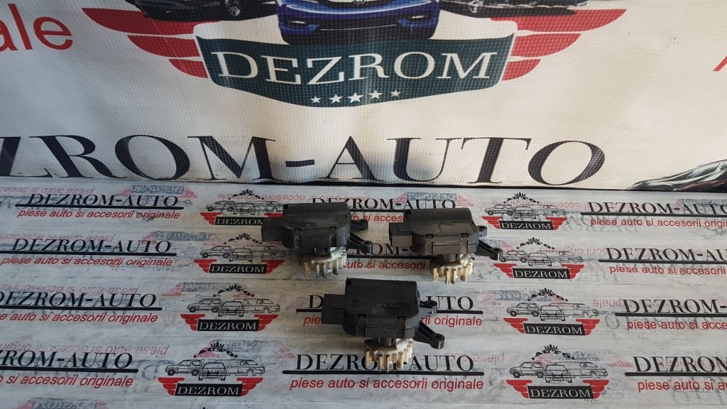 Motoras clapete aeroterma bord original VW Tiguan cod piesa : 1K0907511C
