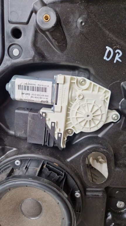 Motoras cu modul usa spate dreapta Vw Golf 6 1.4TSI, transmisie manuala ,cod motor CAX, an 2010 cod ...