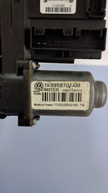 Motoras cu modul usa stanga fata Vw Golf 6 Touran Tiguan Caddy Skoda Octavia cod 1K0959701AM / 1K095...