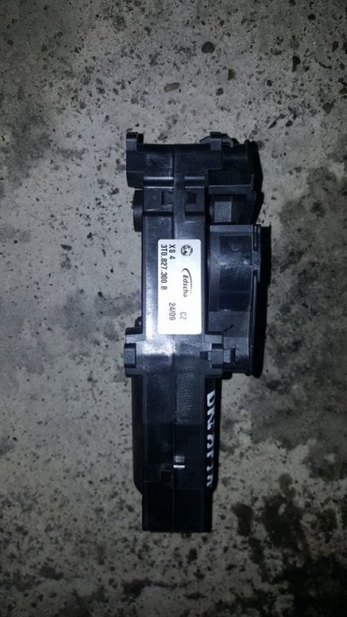 Motoras deschidere luneta dreapta cod 3t0827300b skoda superb II