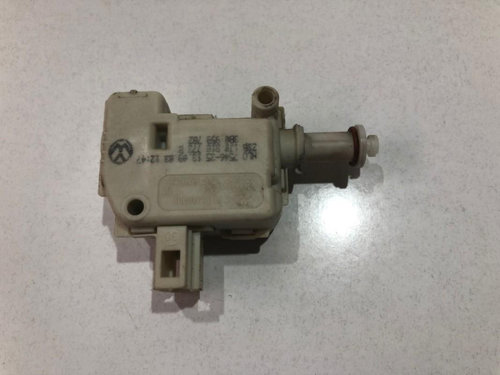 Motoras deschidere rezervor 1j0810773b Volkswagen VW Touareg generatia 1 7L [2002 - 2007]