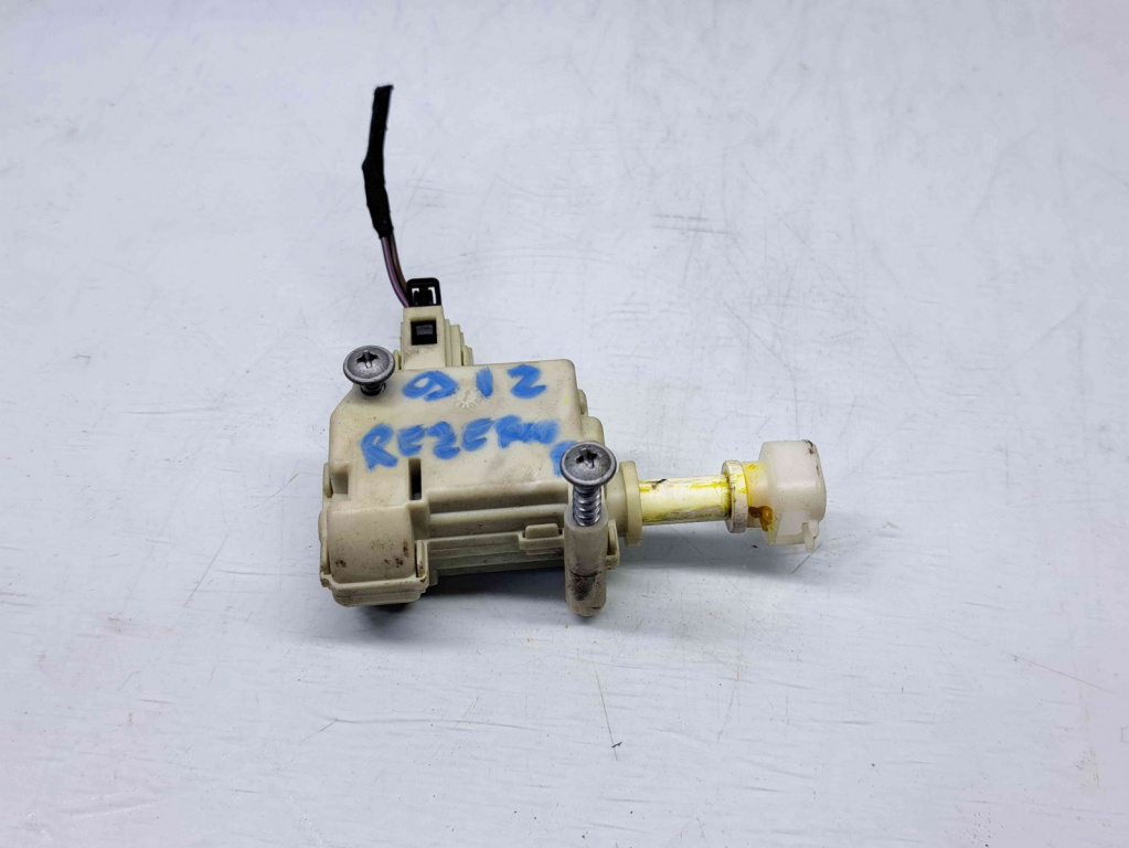 Motoras deschidere rezervor Volkswagen Passat CC (357) [Fabr 2008-2012] 3C8810773