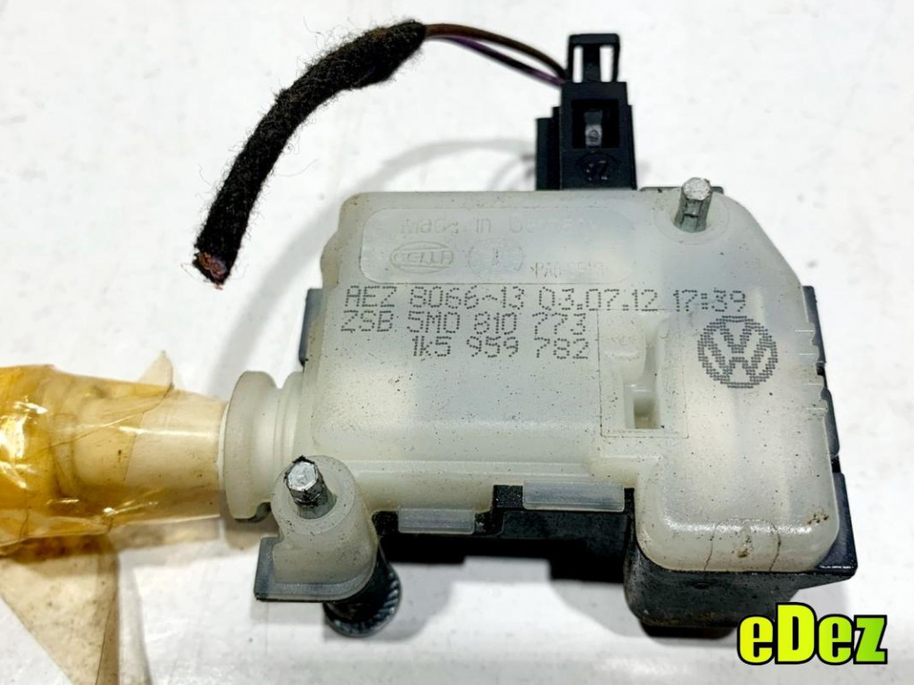 Motoras deschidere usa rezervor Volkswagen Golf 6 plus (2009-2014) 5M0810773