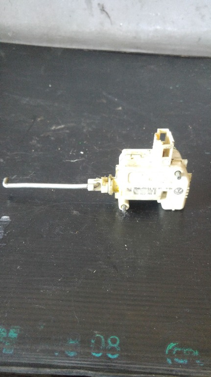 Motoras deschidere usa rezervor vw golf 4 1J1 cod 1j6862159a
