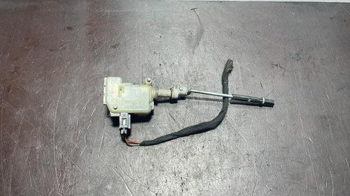 Motoras deschidere usita rezervor cod 3B0810773D pentru VW Skoda Audi Seat