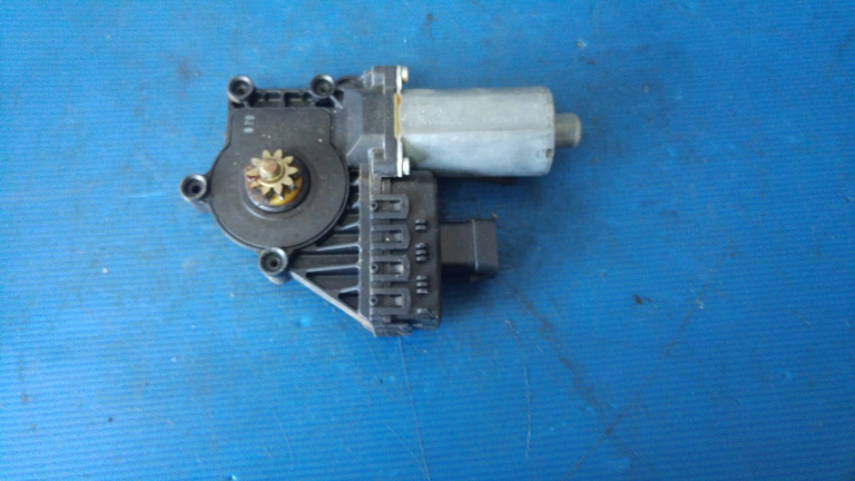 Motoras dreapta fata opel zafira a 101256-xxx 0130821769