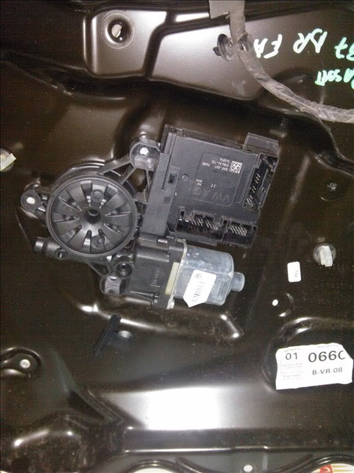 Motoras dreapta fata VW passat B 7 an fabr. 2015