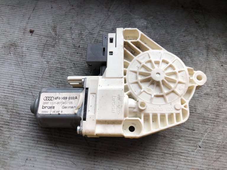Motoras dreapta spate audi a6 4f 4f0959802a