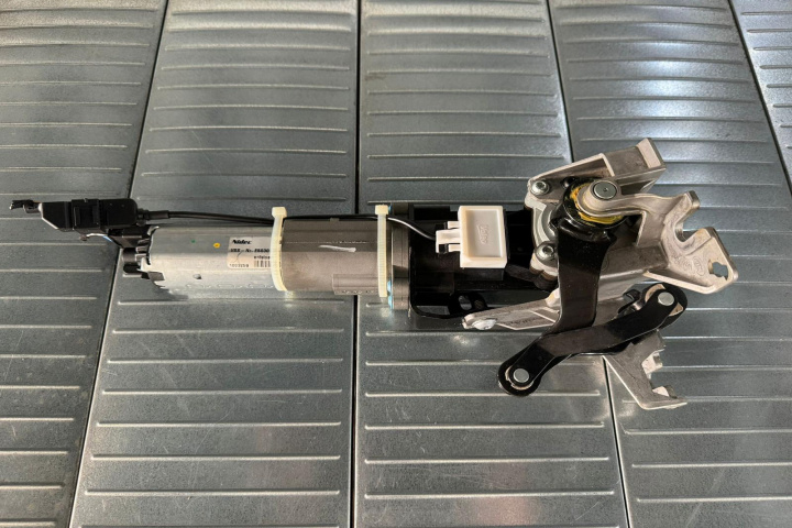 Motoras electric deschidere inchidere portbagaj Audi 4H0827851A 4H0827851A Audi A8 D4/4H [2010 - 2014] Sedan 4.2 TDI quattro tiptronic (350 hp)