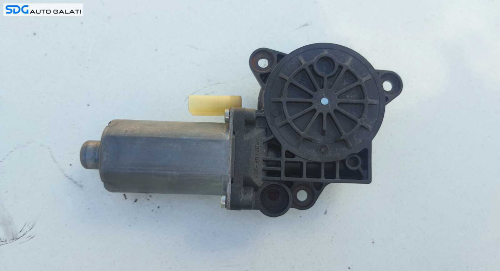 Motoras Electric pentru Macara Geam de pe Usa Portiera Ford Fiesta 2001 - 2008 Cod 0130821938 [C1406]