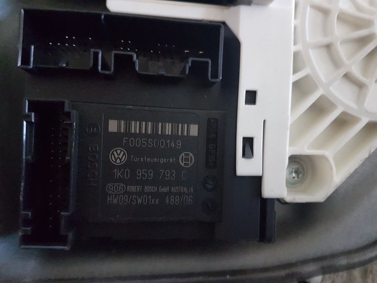 Motoras geam 1k0959793c usa stanga fata vw golf 5