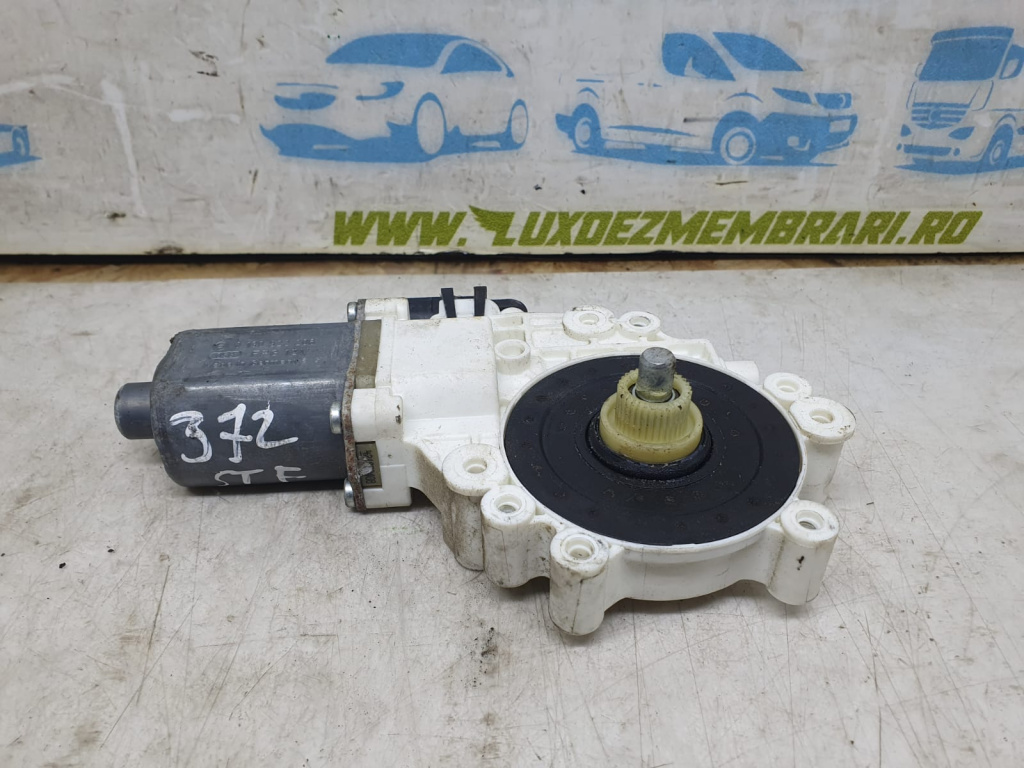 Motoras geam dreapta fata 0130822206 Smart Forfour [2004 - 2006] 1.5 benzina 135.950