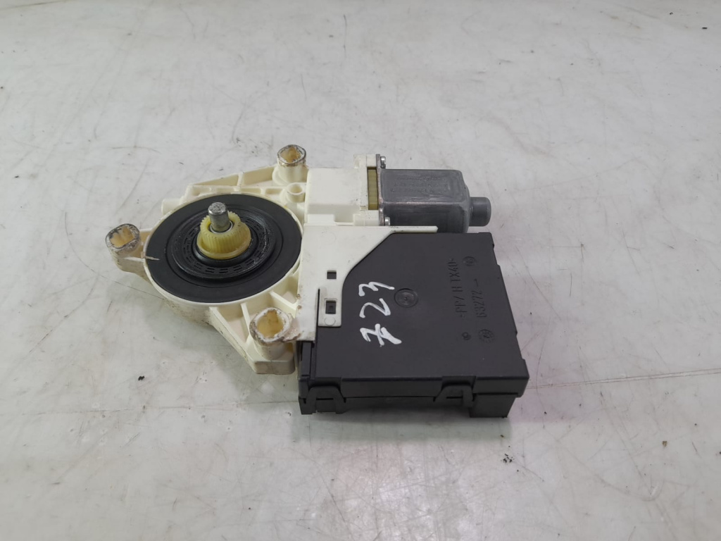 Motoras geam dreapta fata 1K4837402T Volkswagen VW Golf 5 [2003 - 2009] 1.6 fsi BSE