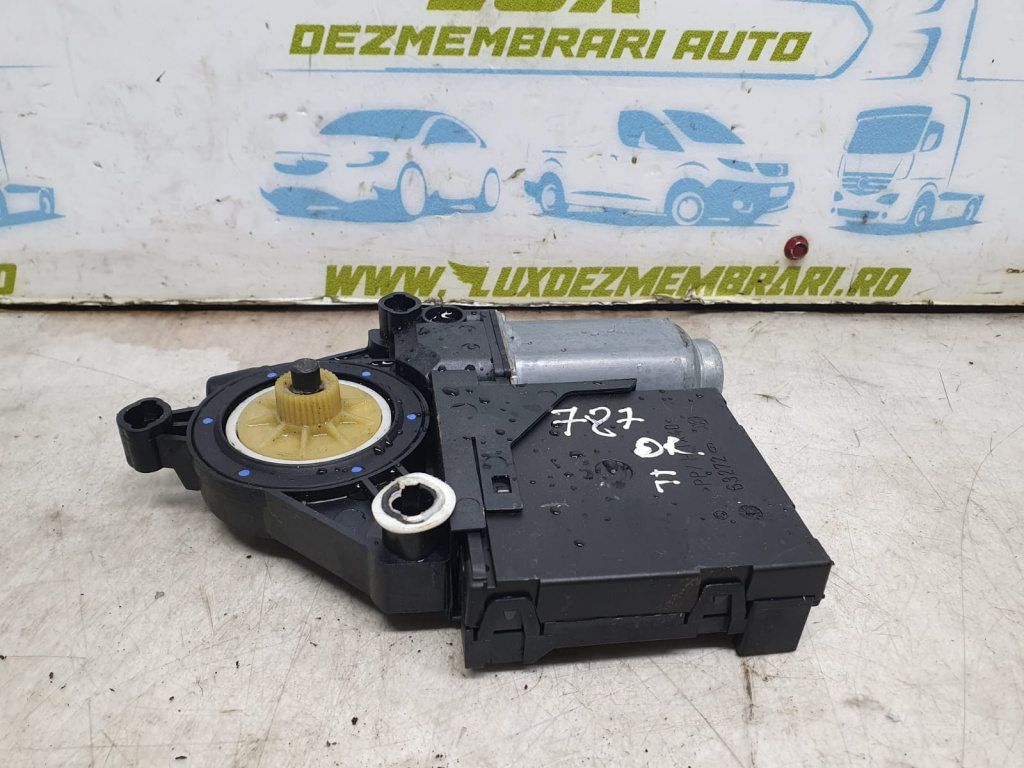 Motoras geam dreapta fata 1t0959702d Volkswagen VW Golf 5 [2003 - 2009]