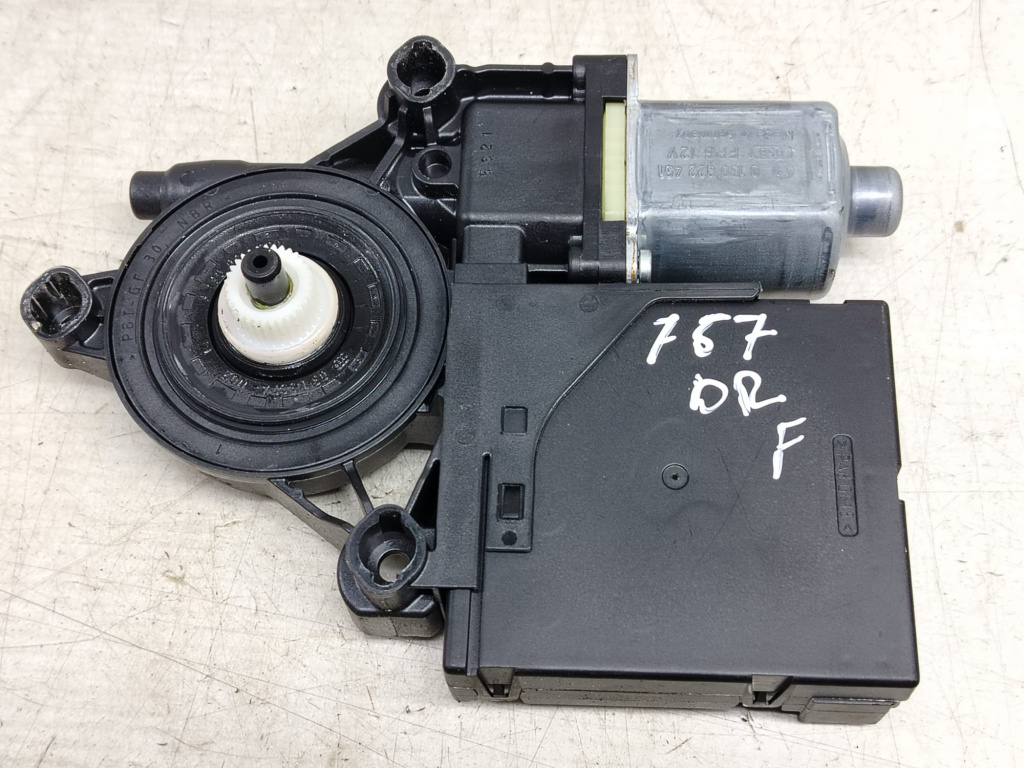 Motoras geam dreapta fata 3aa959702a Volkswagen VW Passat B7 [2010 - 2015] 2.0 tdi CFFB