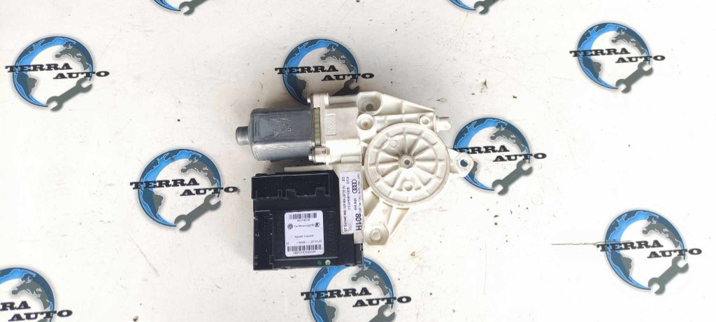 Motoras geam dreapta fata 8P0959801H Audi A3 8P an fab. 2003 - 2012
