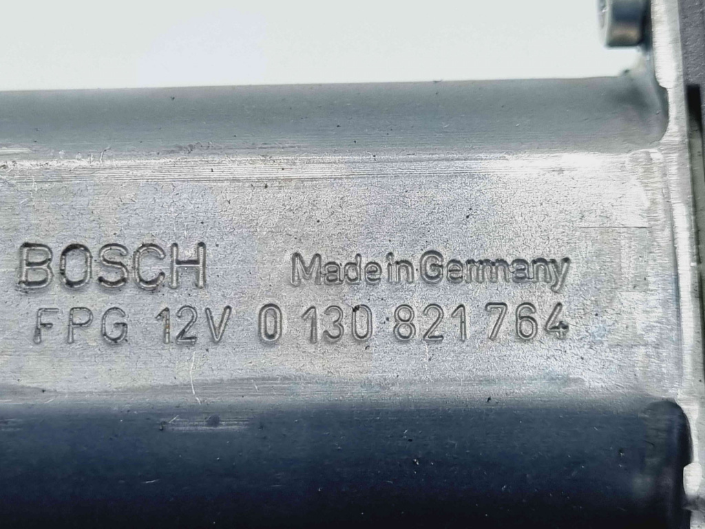 Motoras geam dreapta fata Audi A4 (8EC, B7) [Fabr 2004-2008] 0130821764 8E1959802H