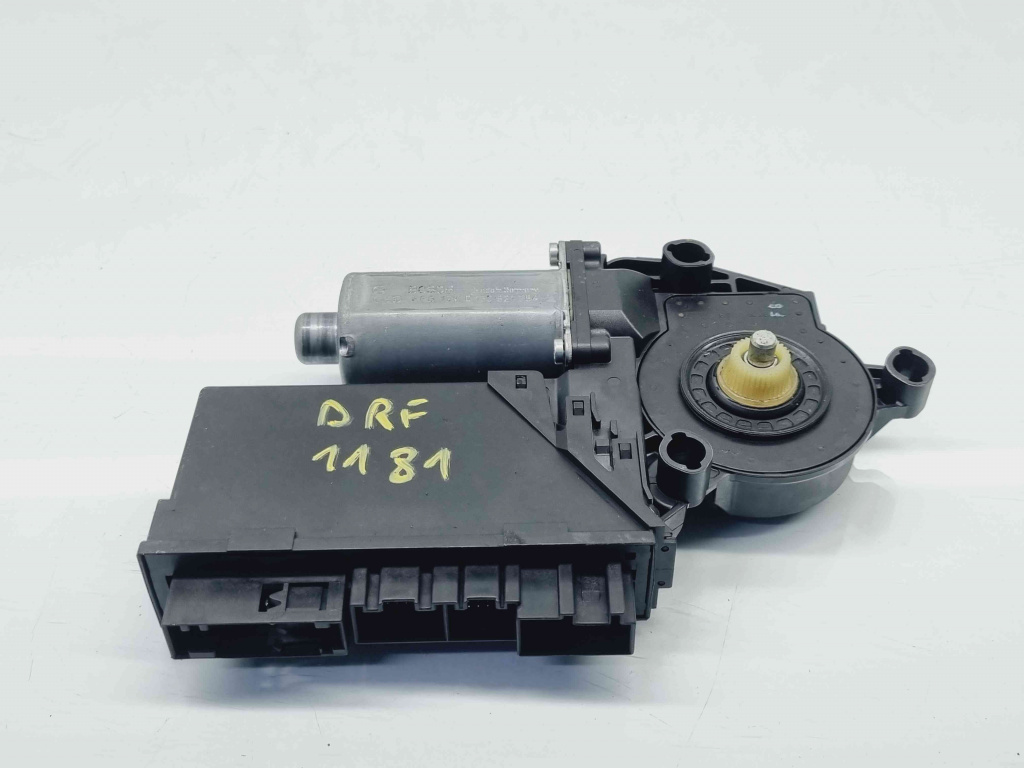 Motoras geam dreapta fata Audi A4 (8EC, B7) [Fabr 2004-2008] 0130821764 8E1959802H