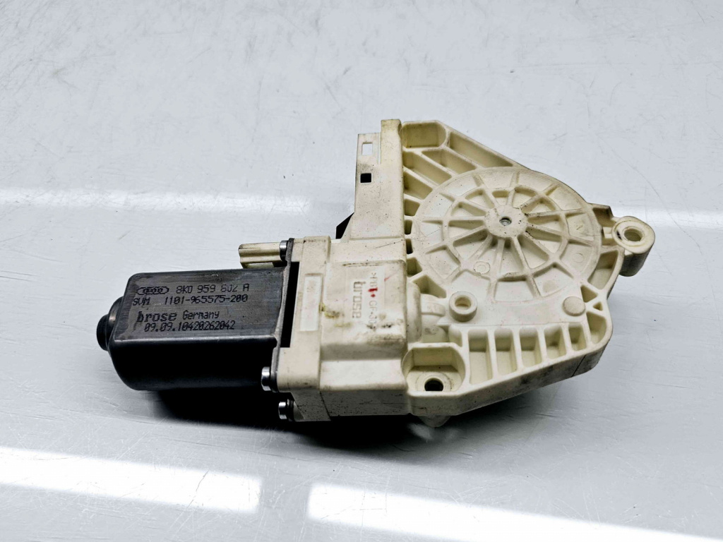 Motoras geam dreapta fata Audi A6 (4F2, C6) facelift [Fabr 2004-2010] 8K0959802A