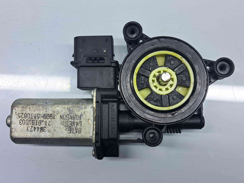 Motoras geam dreapta fata Bmw 3 (F30) [Fabr 2012-2017] 71019003