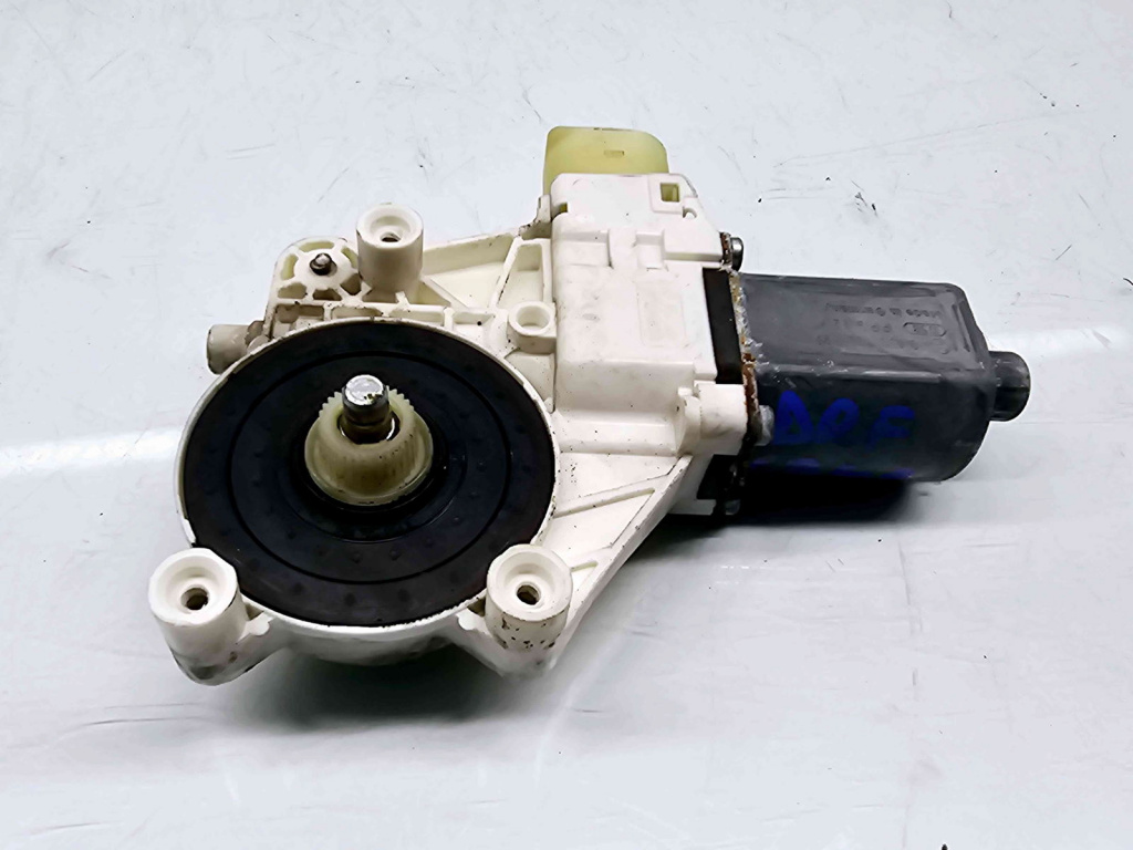 Motoras geam dreapta fata Bmw X1 (E84) [