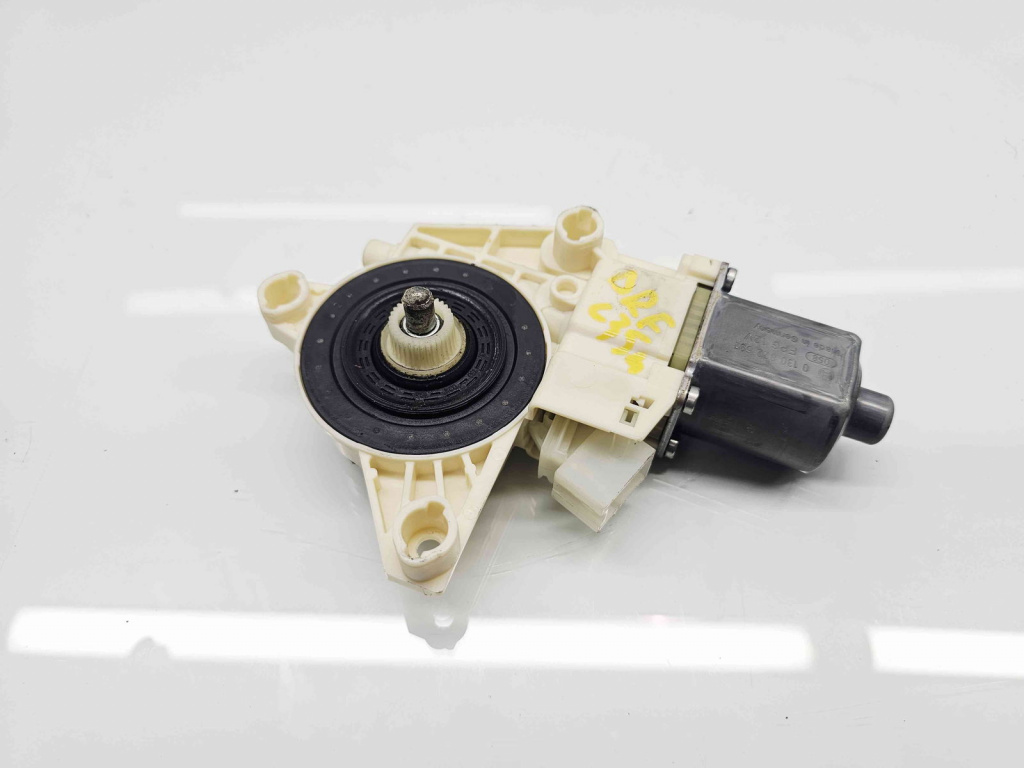 Motoras geam dreapta fata Mercedes Clasa A (W176) [Fabr 2012-2018] A2469065200