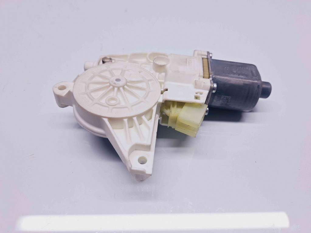 Motoras geam dreapta fata Mercedes Clasa C (W204) [Fabr 2007-2014] A2048200242