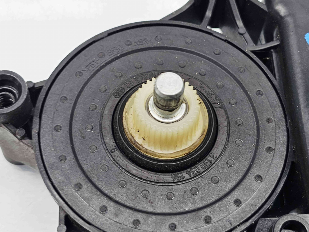 Motoras geam dreapta fata Peugeot 208 [Fabr 2012-2024] 9674254180
