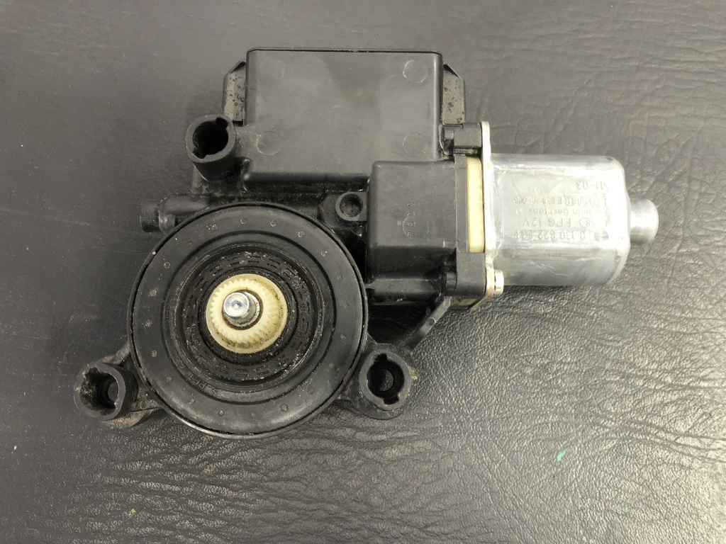 Motoras geam dreapta fata Polo 1.2 TSI hatchback 2011 (6R0959812G)