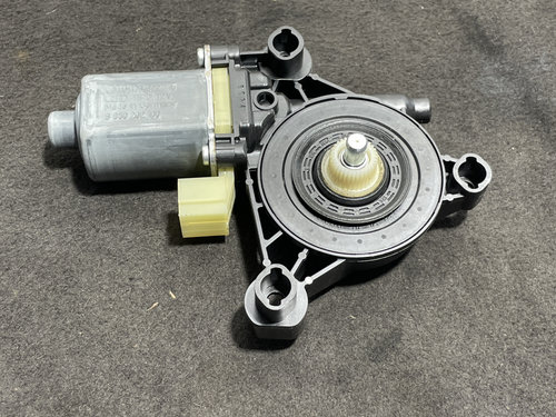 Motoras geam dreapta fata Seat Leon 3 , 2.0TDI Manual Led sedan 2015 (5Q0959802B)