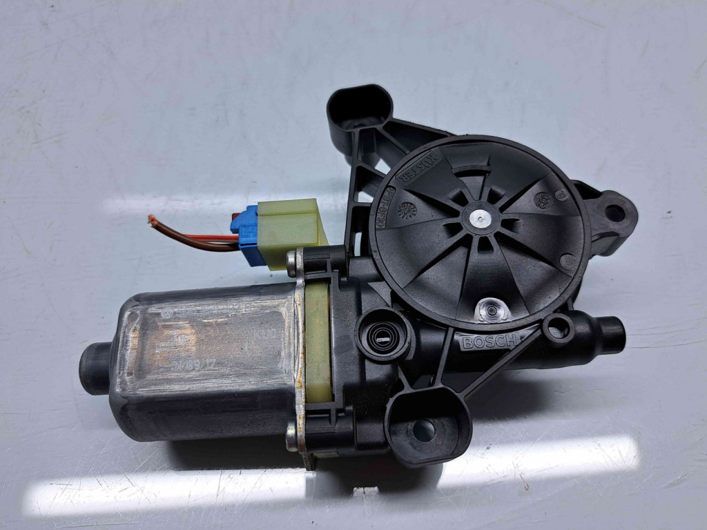 Motoras geam dreapta fata Seat Leon ST C