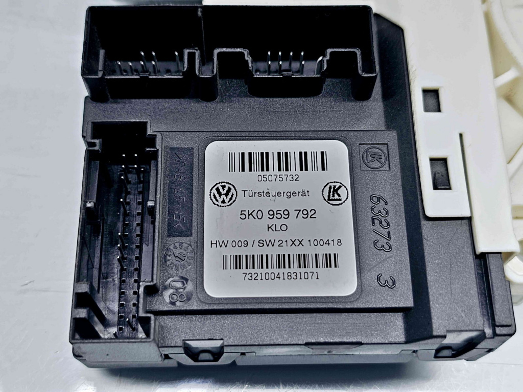 Motoras geam dreapta fata Volkswagen Caddy IV Van (SAA, SAH) [Fabr 2015-2024] 5K0959792 / 2K5959702
