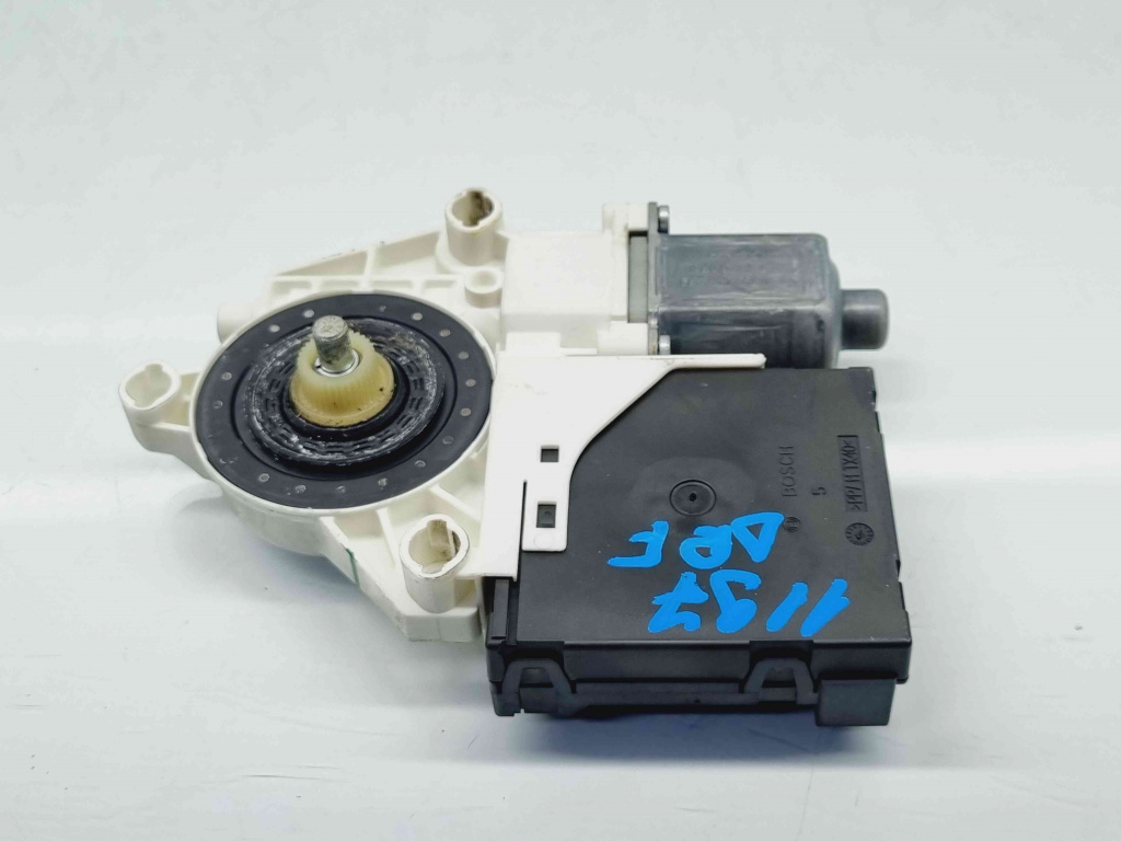 Motoras geam dreapta fata Volkswagen Jetta 3 (1K2) [Fabr 2005-2010] 1K5837402AJ 1K0959792M