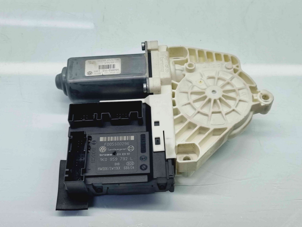 Motoras geam dreapta fata Volkswagen Passat B6 (3C2) [Fabr 2005-2010] 1K0959702P 1K0959792L