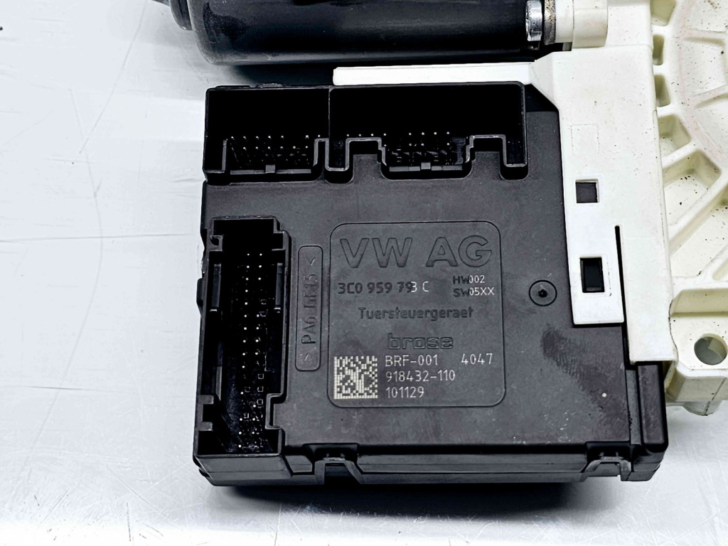 Motoras geam dreapta fata Volkswagen Passat CC (357) [Fabr 2008-2012] 3C8837462J 3C0959793C