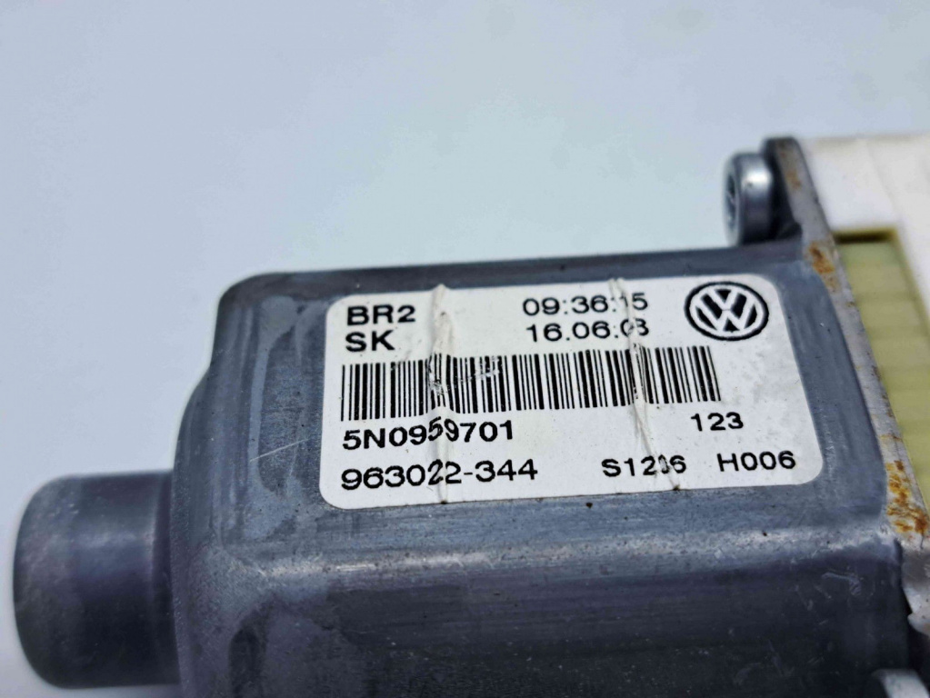 Motoras geam dreapta fata Volkswagen Tiguan (5N) [Fabr 2007-2016] 5N0959701 1K0959793J