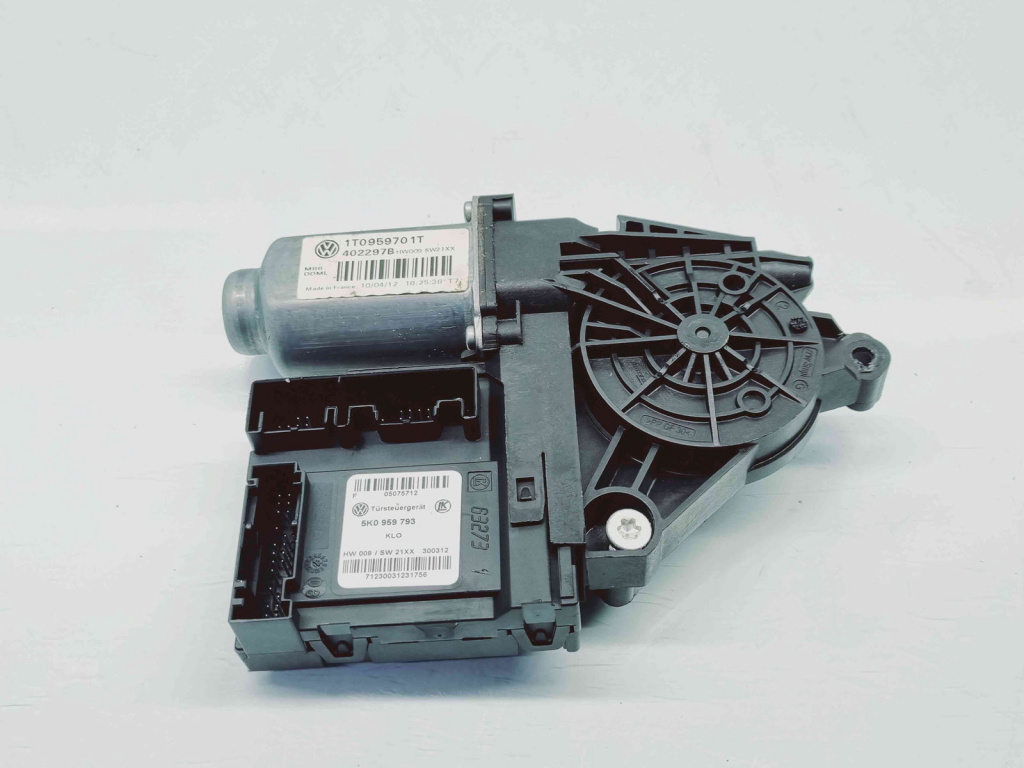 Motoras geam dreapta fata Volkswagen Touran (1T3) [Fabr 2010-2015] 1T0959701T 5K0959793