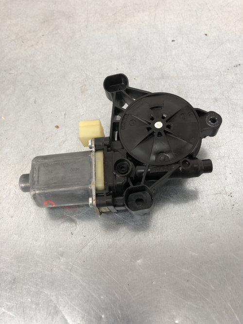 Motoras geam dreapta Skoda Octavia 3 Combi 1.6 TDI DSG 7 Automat, 105cp sedan 2014 (5Q0959802B)