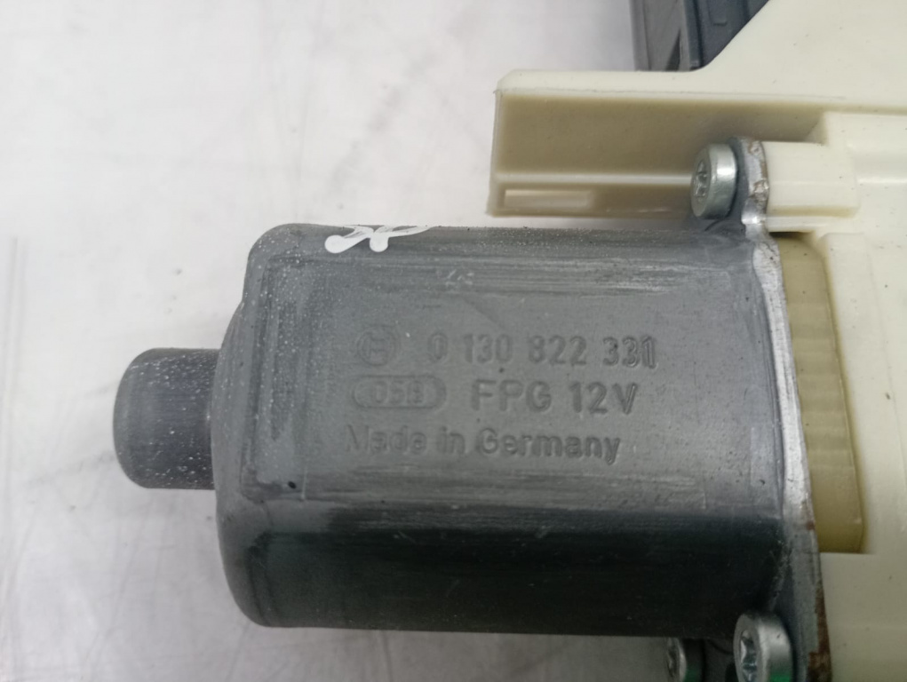 Motoras geam dreapta spate 0130822331 Renault Laguna 3 [2007 - 2011] 2.0 dci M9R828