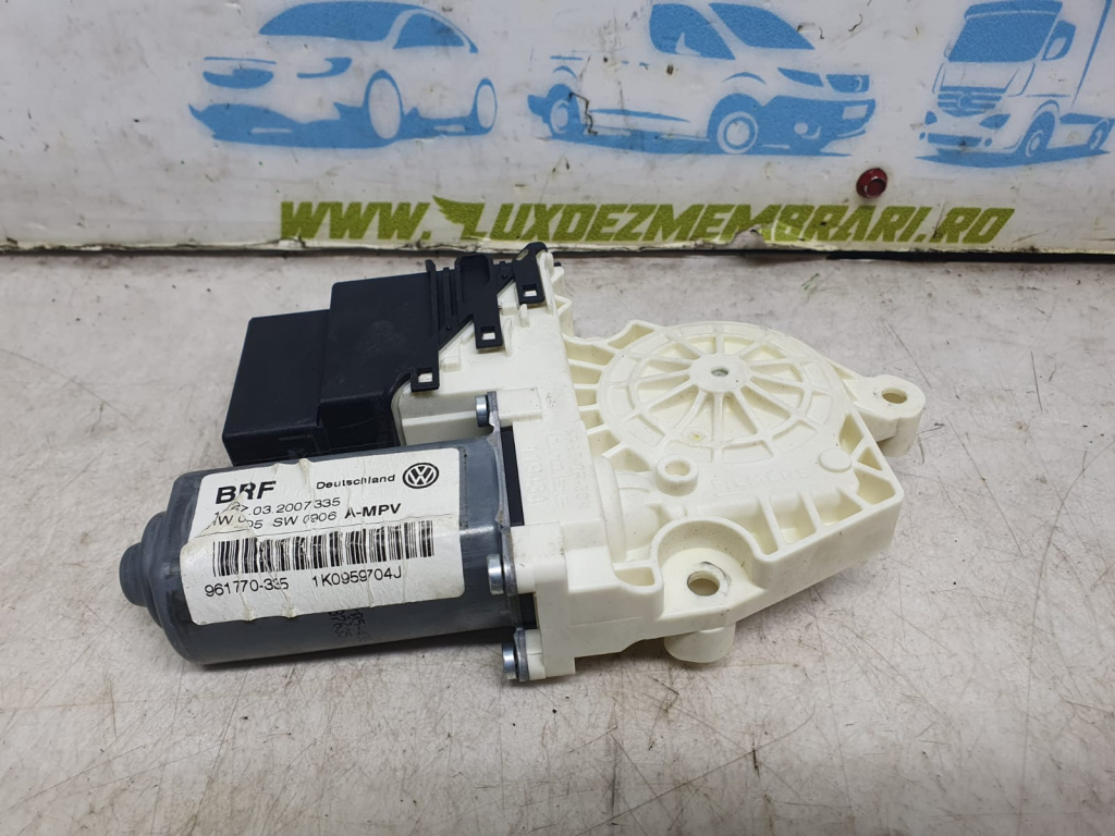 Motoras geam dreapta spate 1k0959704j Volkswagen VW Touran [facelift] [2006 - 2010] 2.0 TDI BMM