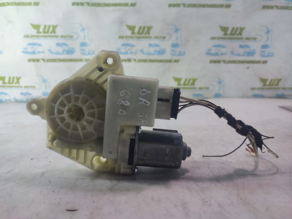 Motoras geam dreapta spate 5Q4959811E Volkswagen VW Passat B8 [2014 - 2020] 2.0 tdi DFCA