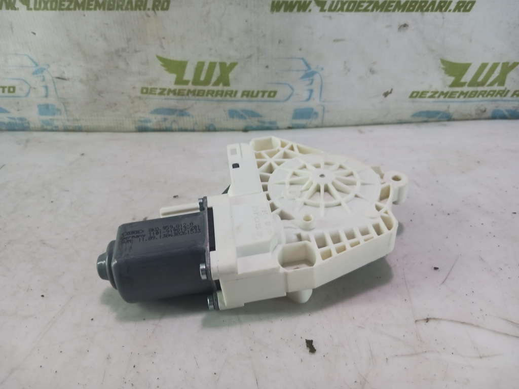 Motoras geam dreapta spate 8k0959812a Audi A6 allroad C7 [2012 - 2014] 3.0 tdi CGQB