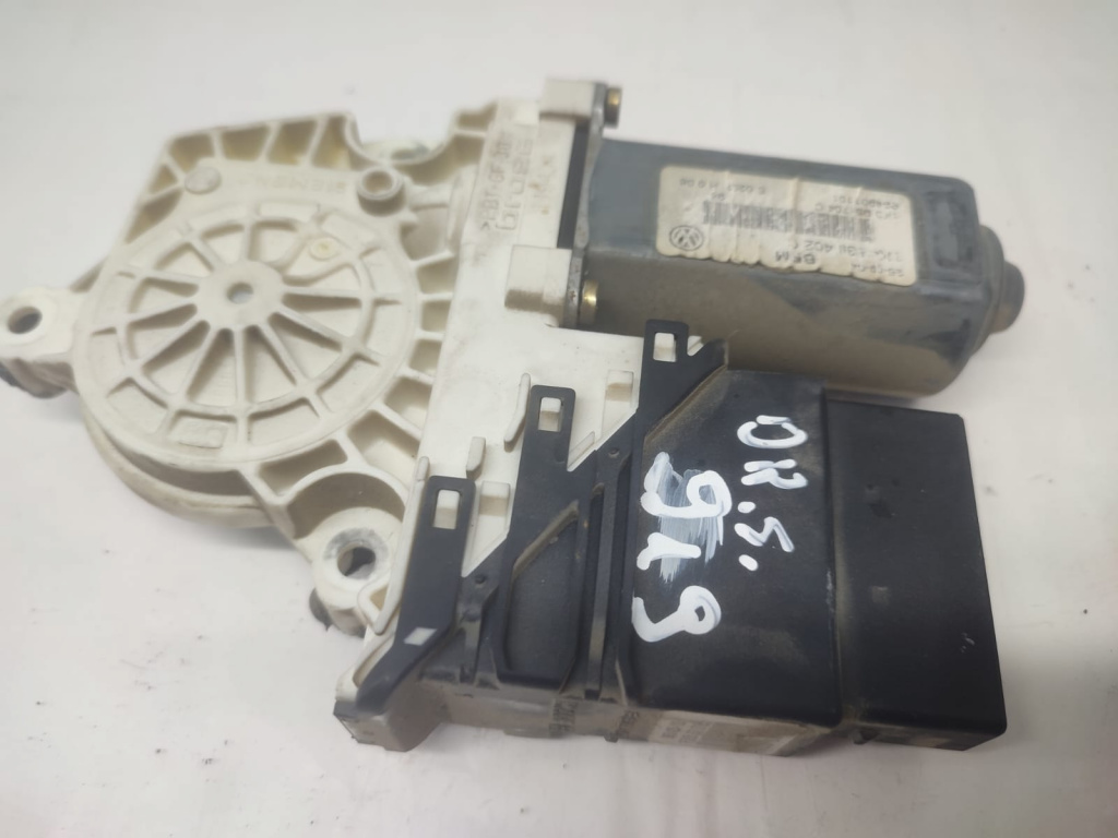 Motoras geam dreapta spate 993425-100 Volkswagen VW Golf 5 [2003 - 2009] 1.9 tdi BKC
