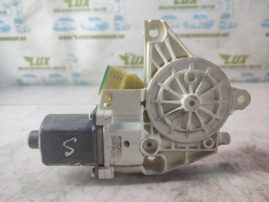 Motoras geam dreapta spate A2518200208 Mercedes-Benz R-Class W251 [2005 - 2010] 3.0 cdi om642.950